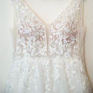 Size 12 Wedding Dress & Veil